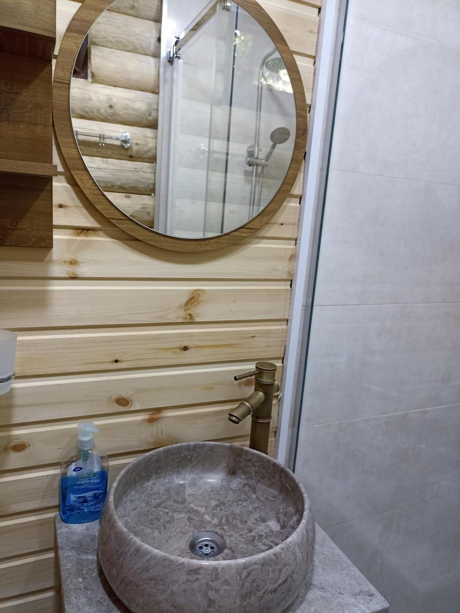 Guest House On Angisa Batumi Quarto foto