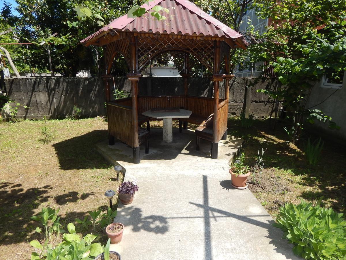 Guest House On Angisa Batumi Exterior foto
