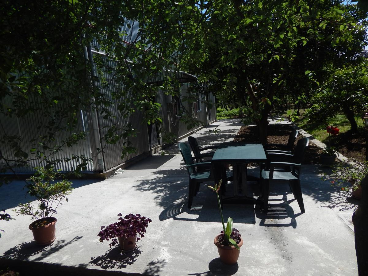 Guest House On Angisa Batumi Exterior foto
