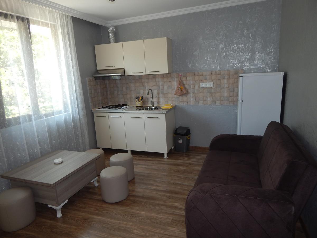Guest House On Angisa Batumi Exterior foto