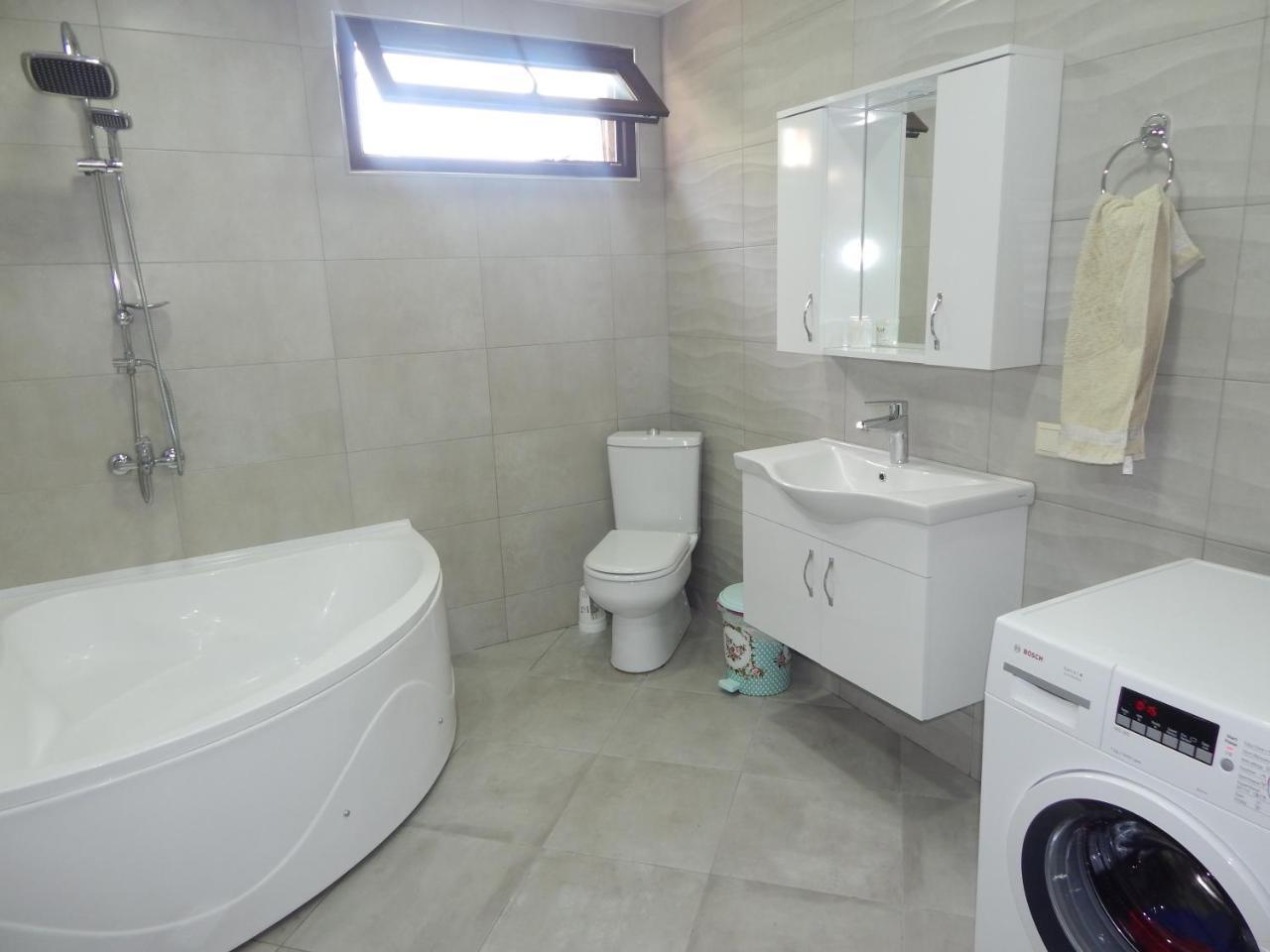 Guest House On Angisa Batumi Exterior foto
