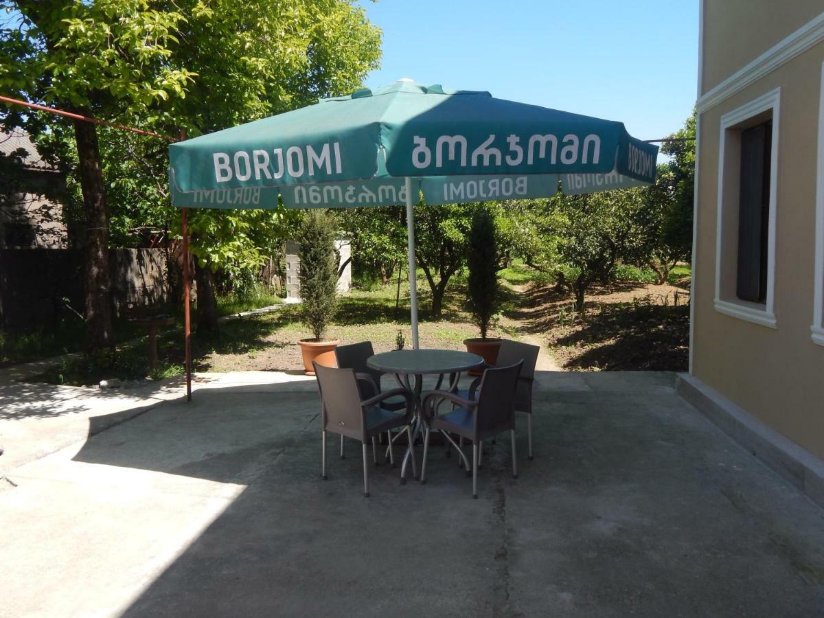 Guest House On Angisa Batumi Exterior foto